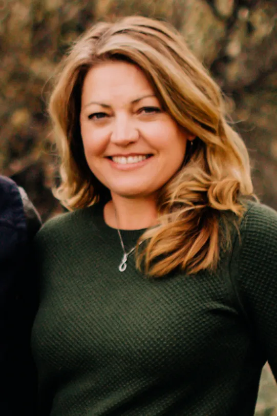 Angela Carns headshot