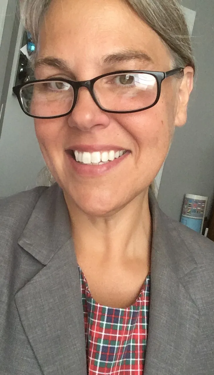 Carrie Meredith headshot