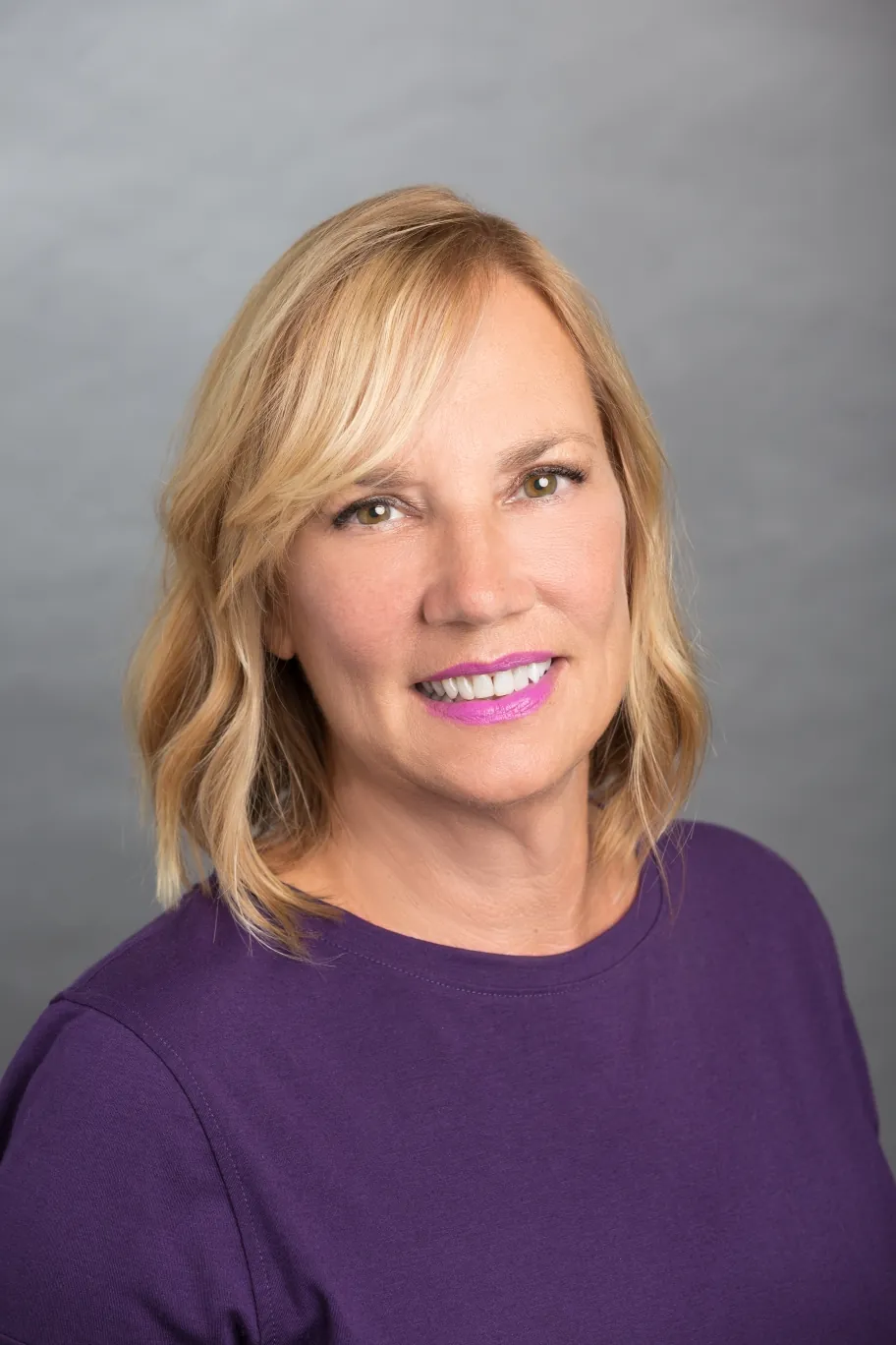 Kelly Baer headshot