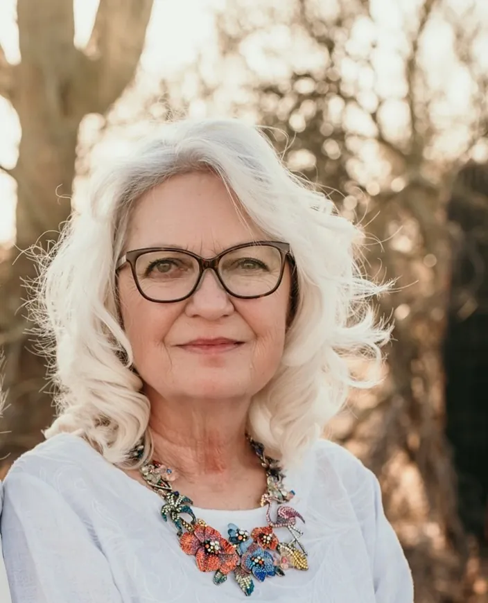 Susan Maree Des Islets headshot