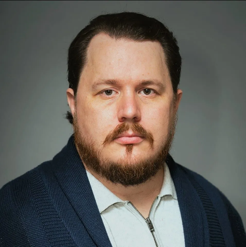 Daniel Graystone headshot