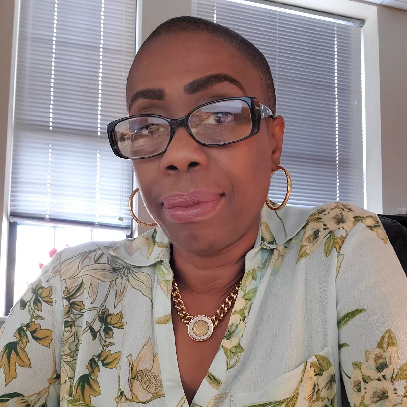 Linda Daniels, Notary/Loan Signing Agent headshot