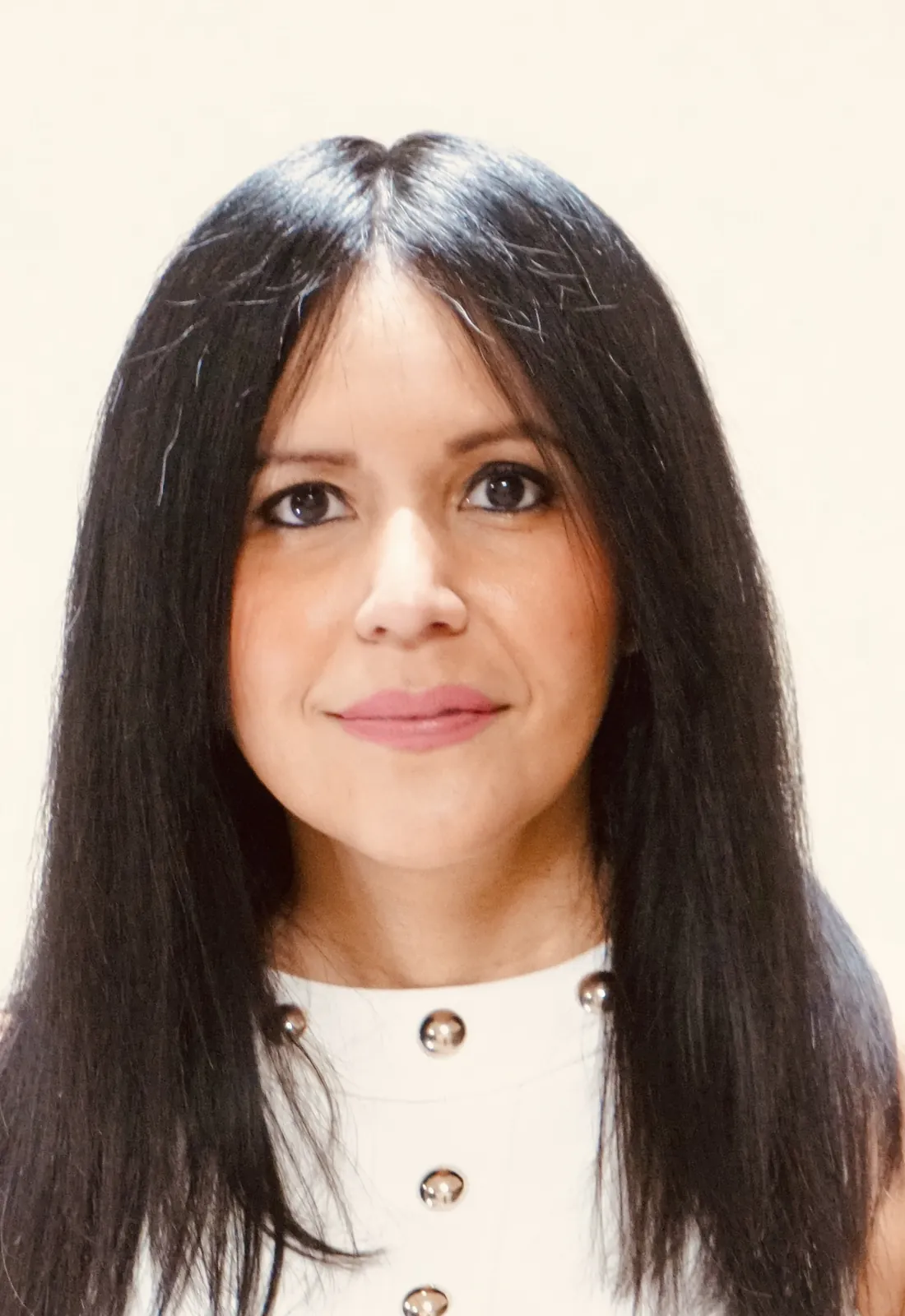 Leticia Escobar-Theron | Realtor headshot