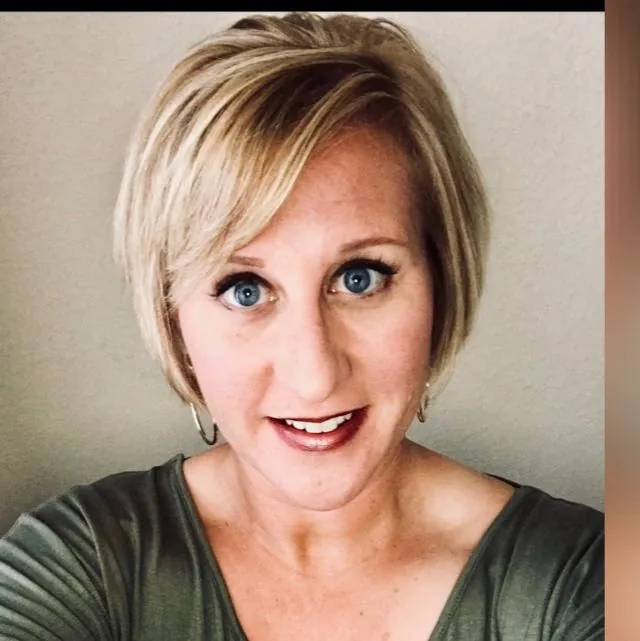 Heidi Waddell headshot