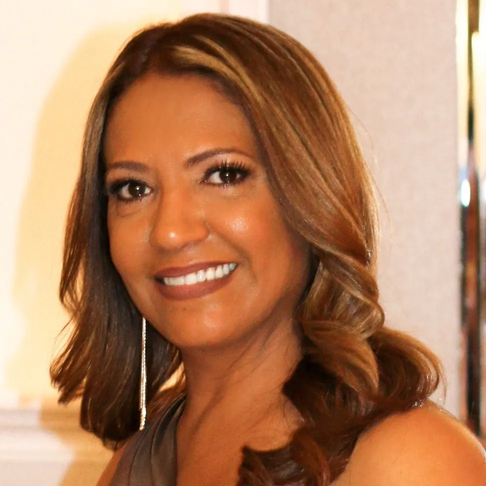 Elaine Alvarez headshot