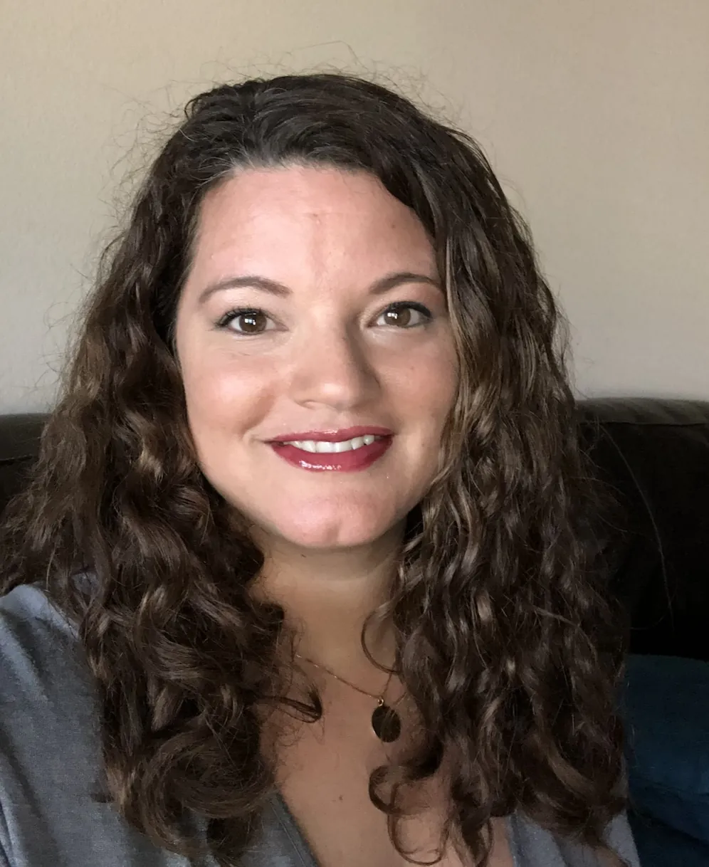 Beth Lewis headshot