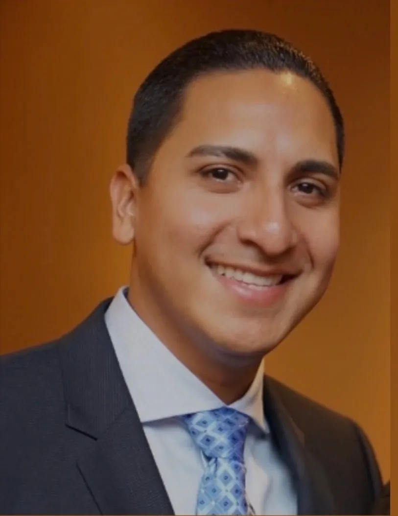 Orlando J. Medina headshot