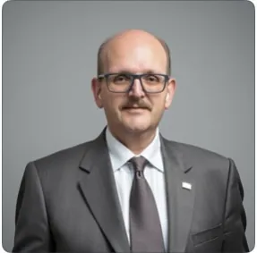 Abraham Metz headshot