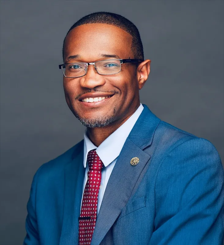 Carlos Pittman headshot