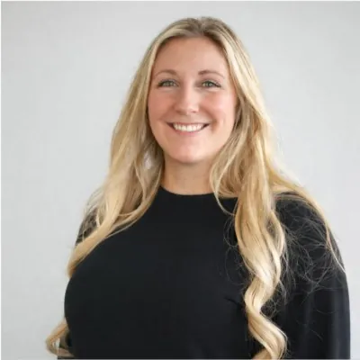 Nicole DeVine headshot