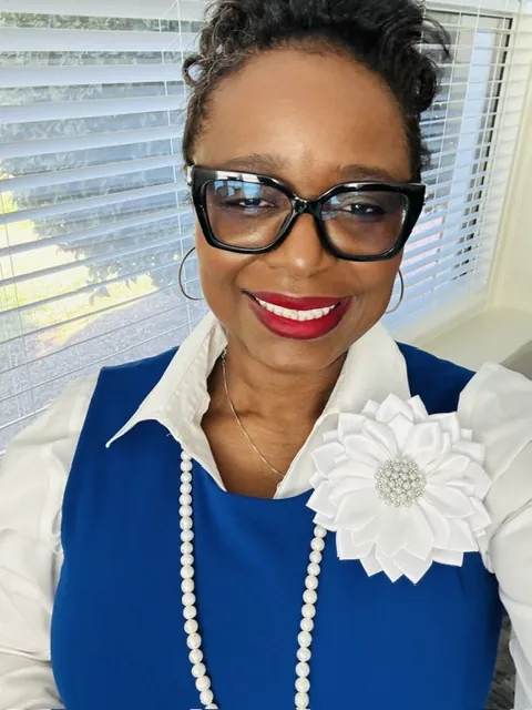 Rhonada Chambers headshot