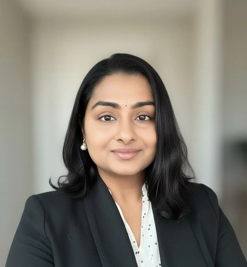 Niveda Iyer headshot