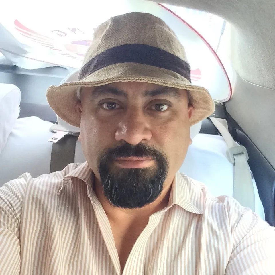 Juan Gutierrez headshot