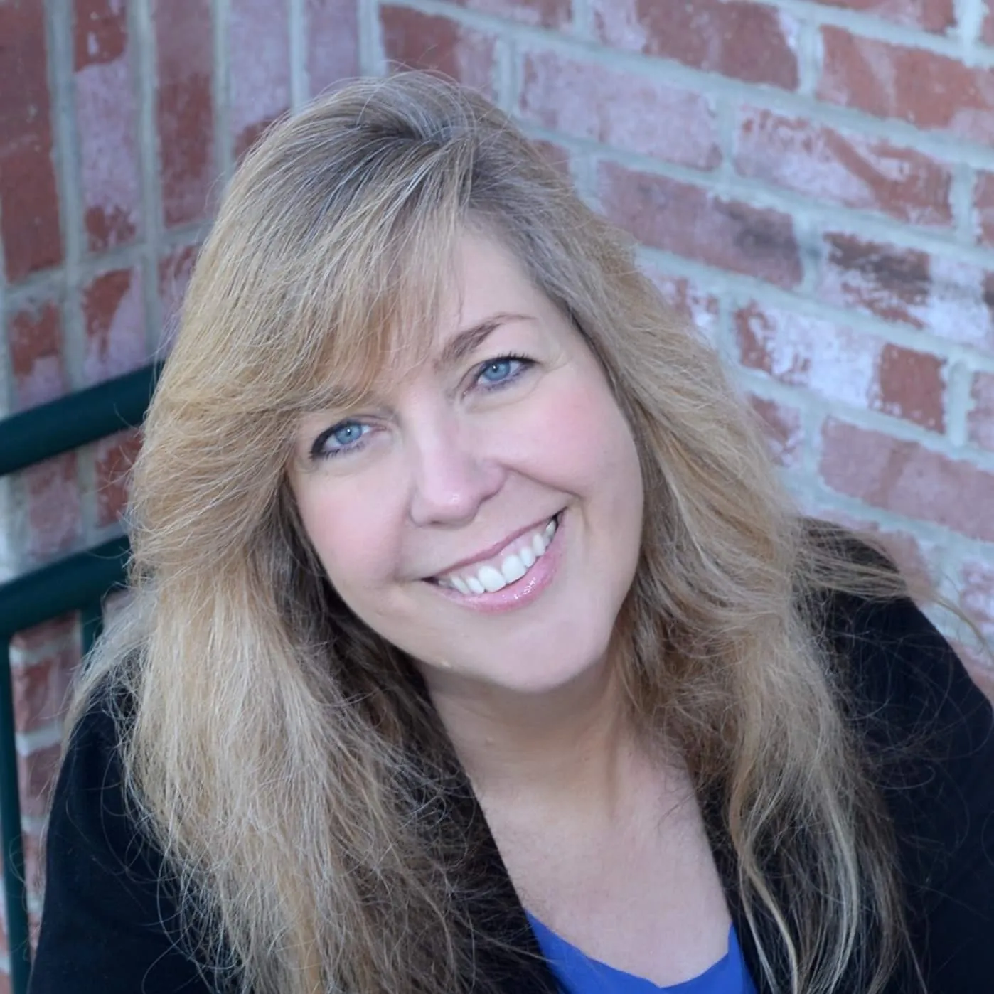 Julie Shaw headshot