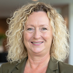 Dana Hamilton headshot