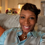 Lynn Lewis headshot