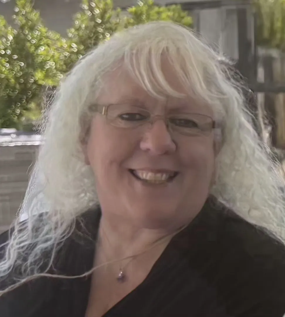 Janet Lee Freitas headshot