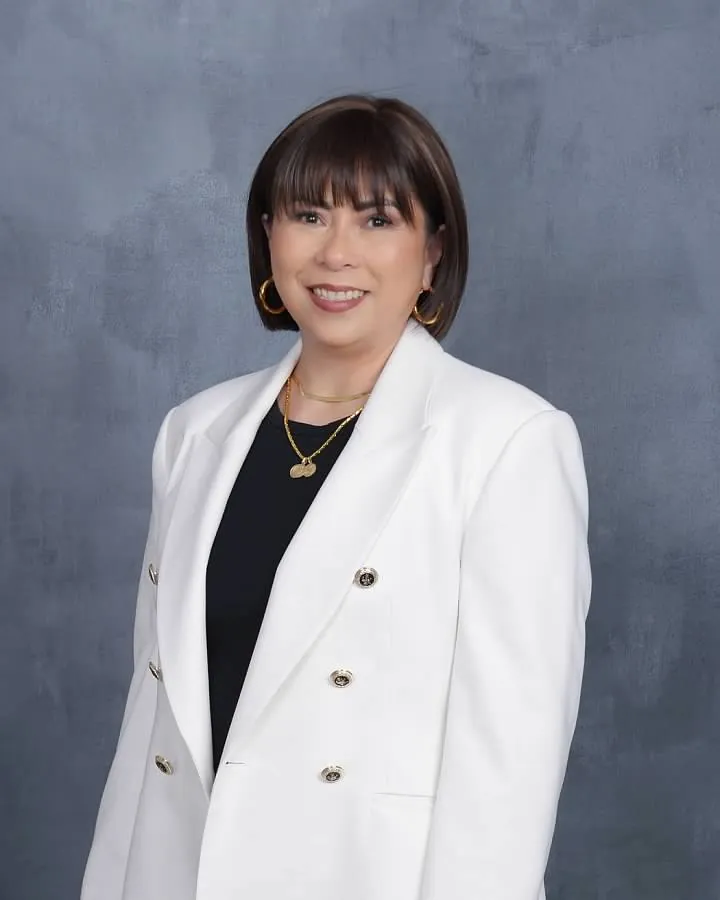 Eileen Tesorero Cavestany headshot