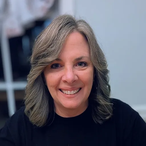 LouAnn Smith headshot