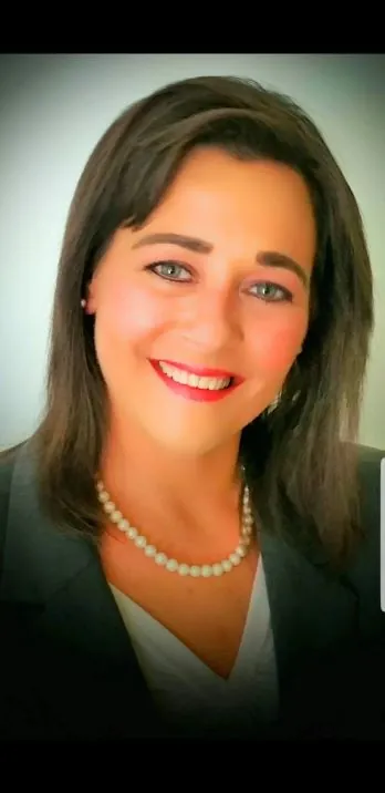 Victoria Joan McMichael headshot