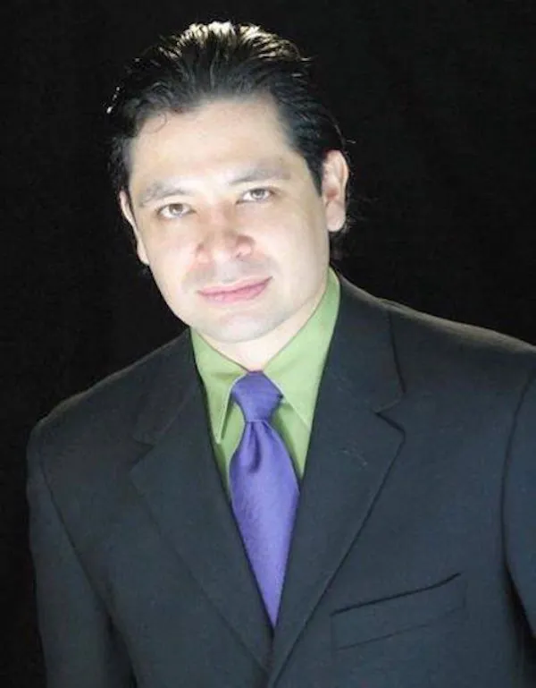 Alexander Del Romero headshot