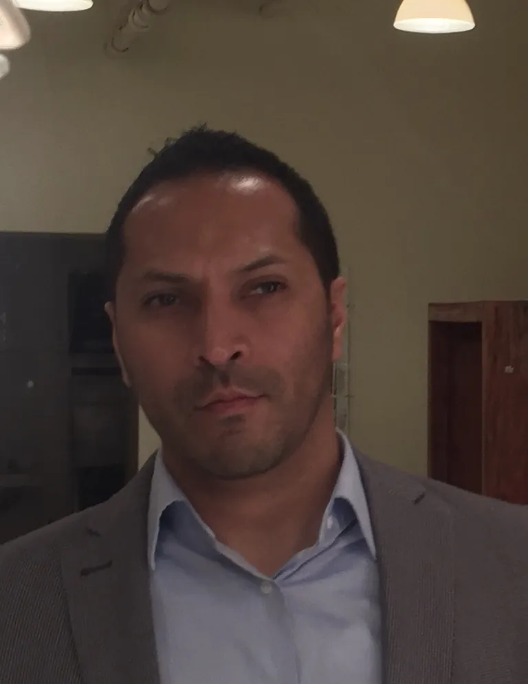 Juan Vera headshot