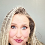 Vicki Vaughn headshot