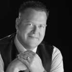 Dusten Perry headshot